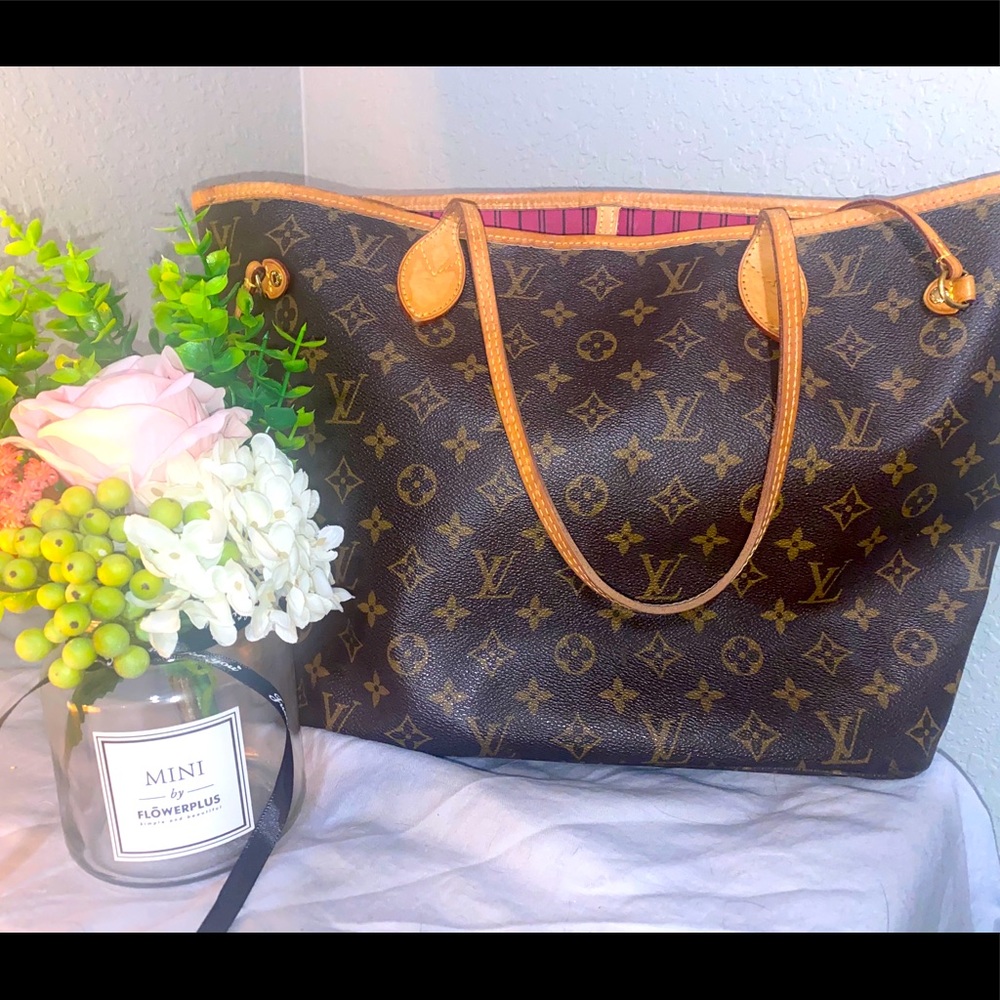 Louis Vuitton Neverfull Handbag